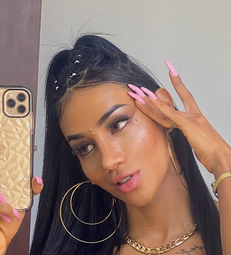 Laura Saenz: Biography, Net Worth, Career & More 2025