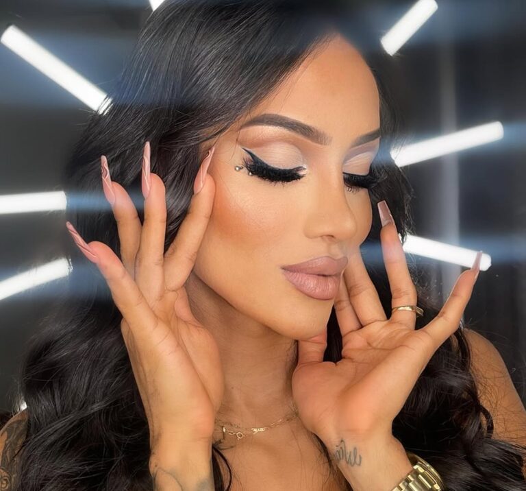 Laura Saenz: Biography, Net Worth, Career & More 2025